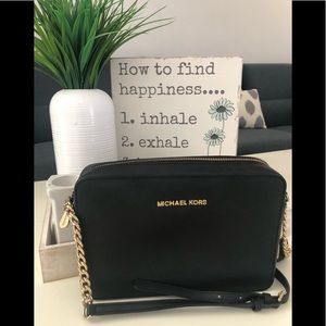 Michael Kors small bag, can also be cross body